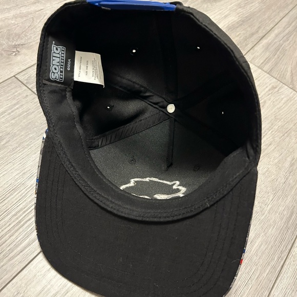 Sonic Hedgehog SnapBack Hat - Picture 3 of 5